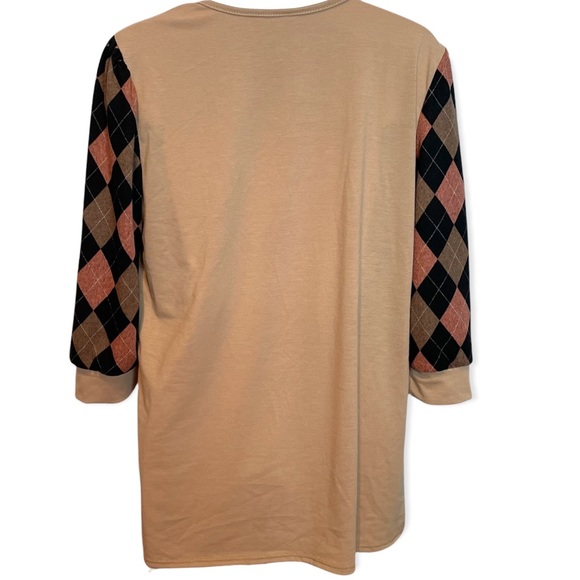 Checkered Sleeve V-Neck Top - Picture 7 of 11
